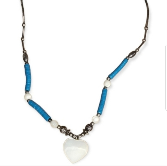 VINTAGE SILVERTONE NECKLACE WITH TURQUOISE BEADS & MOTHER OF PEARL HEART PENDANT - Picture 3 of 5